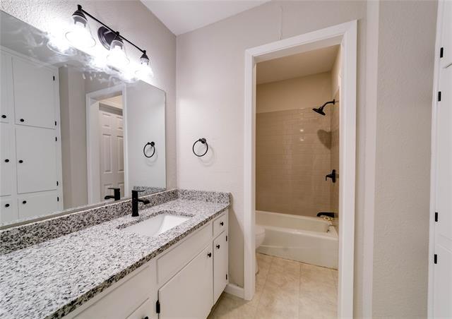 Building Photo - 6824 Trail Lake Dr