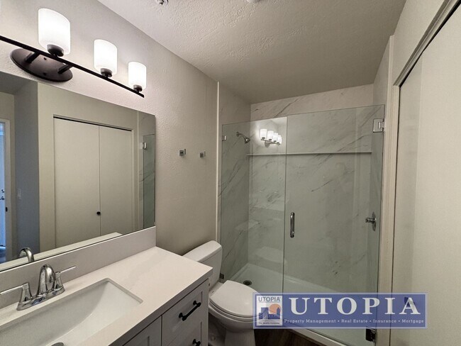 Building Photo - Newly Remodeled 2 Bed 1 Bath Unit Right Near Cabrillo College