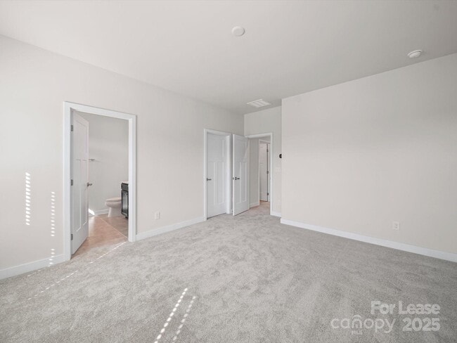 Building Photo - 9922 Oaklawn Blvd NW