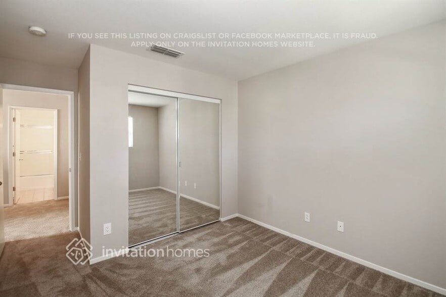 Building Photo - 73 Roadrunner St