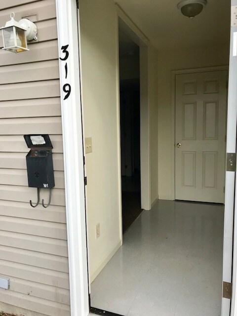 Building Photo - 319 E College Ave