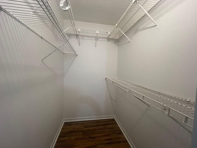 Building Photo - 5184 Jog Ln