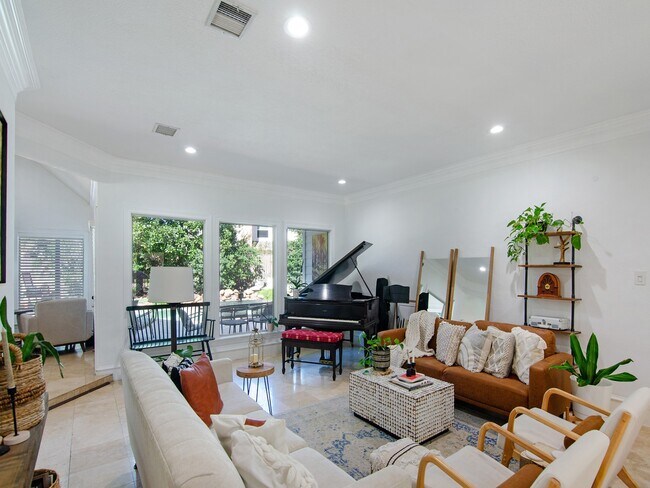 Building Photo - 25 Cokeberry St