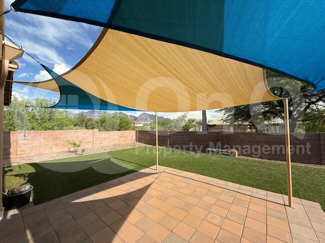 Building Photo - 1419 W Red Creek Dr