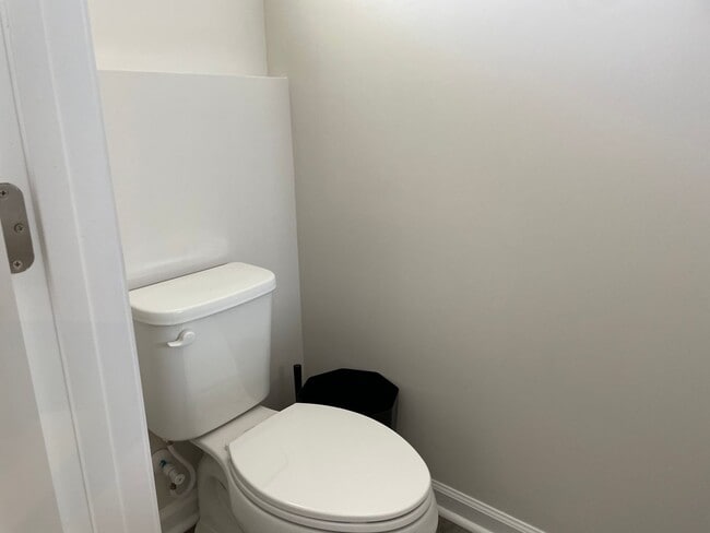 Building Photo - B1644