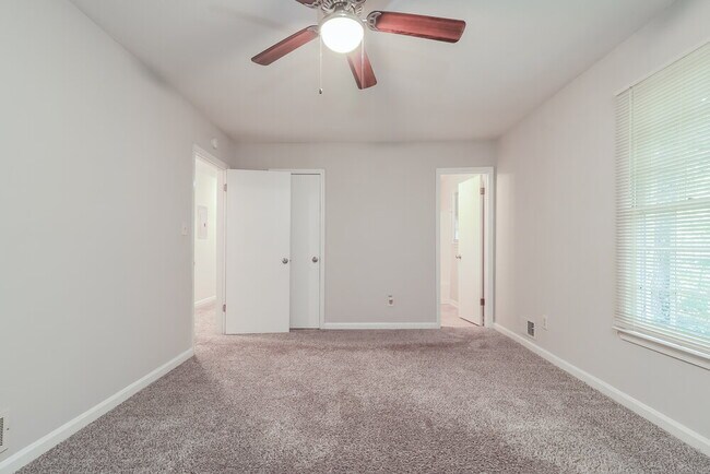 Building Photo - 3797 Kathryn Dr SW