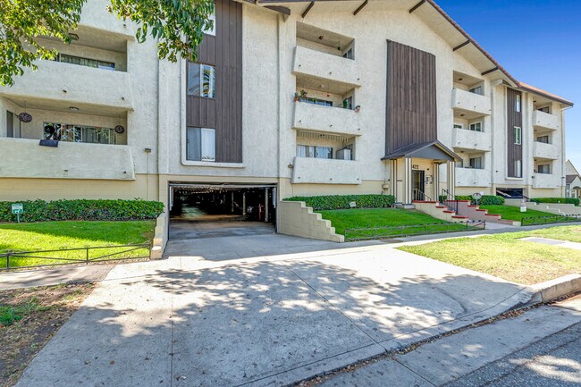 Building Photo - 1422 Rock Glen Ave