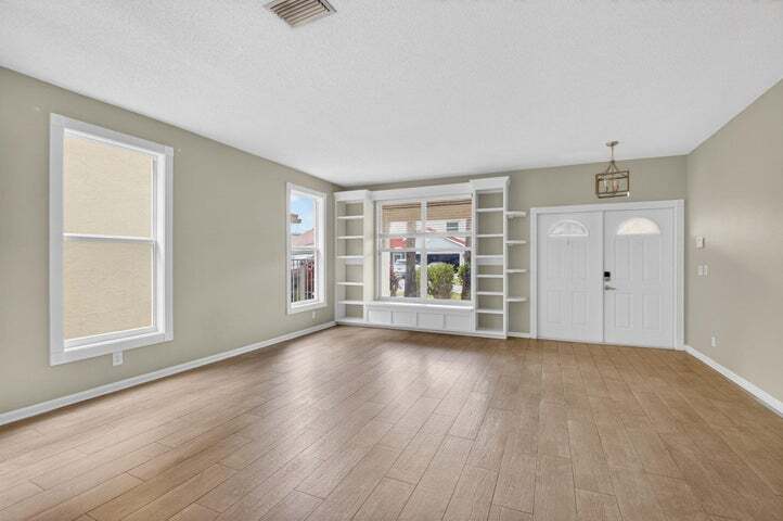 Building Photo - 18196 Clear Brook Cir