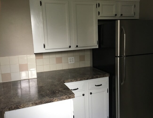 Building Photo - 936 Crescent St NE