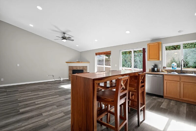 Building Photo - 12505 NE 24th St