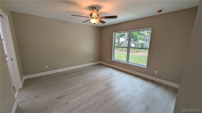 Building Photo - 7708 N Paris Dr