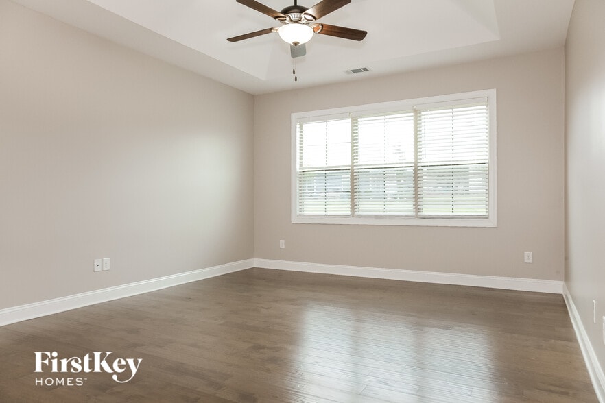 Building Photo - 740 Wood Lily Dr