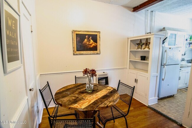 Building Photo - 803 N Congress St