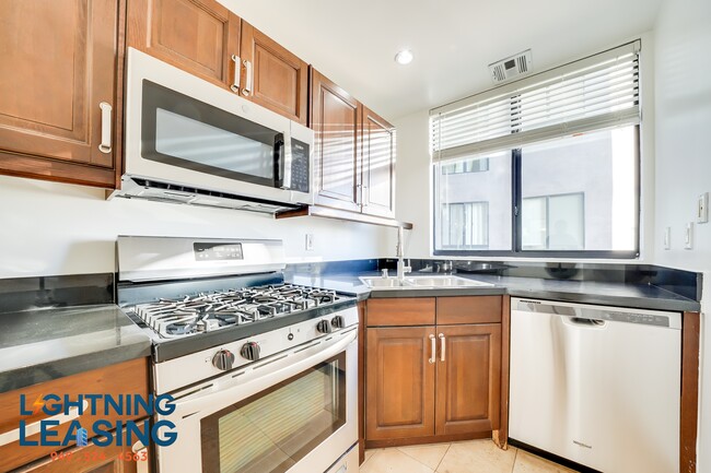 Building Photo - 8811-8813 Burton Way