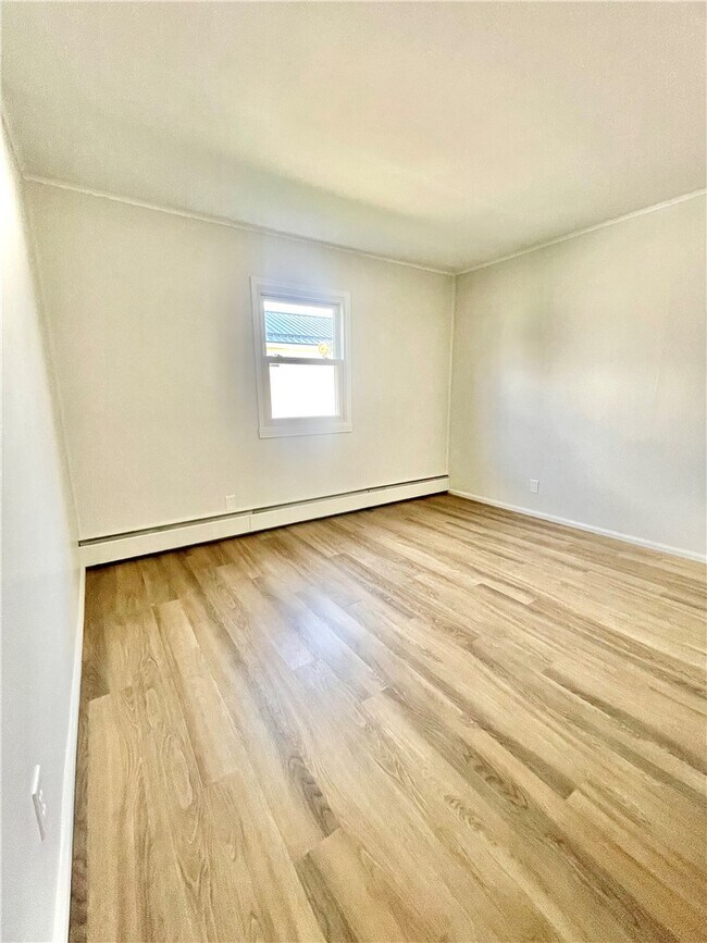 Building Photo - 218 Lynhurst Ave