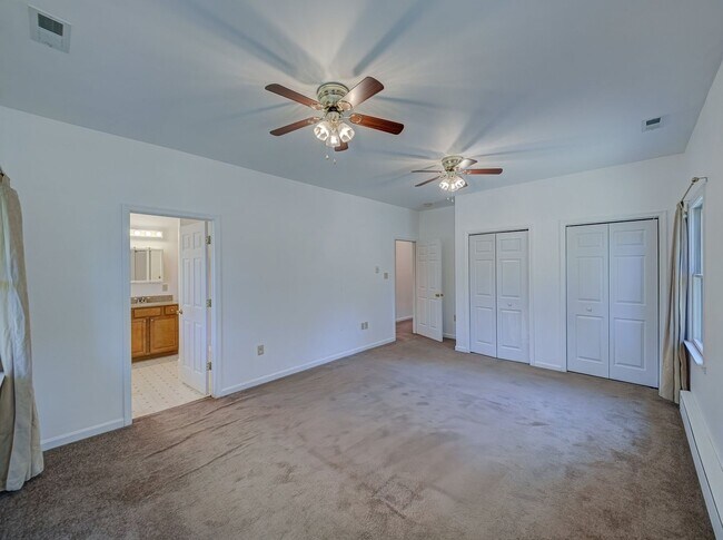 Building Photo - 756 Lakehurst Rd