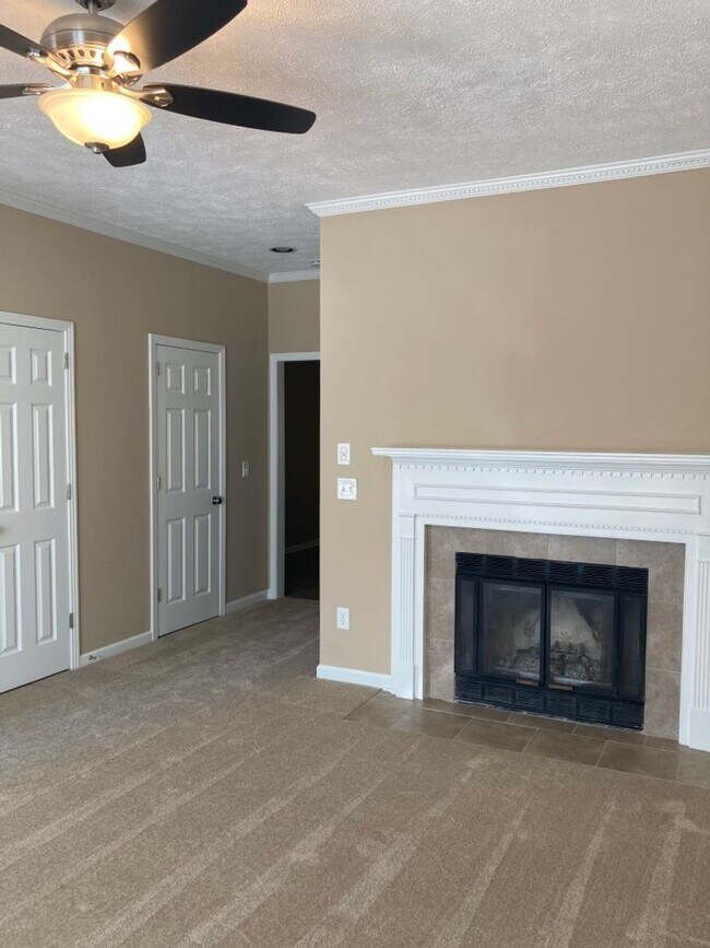Building Photo - 108 Lakebrink Dr