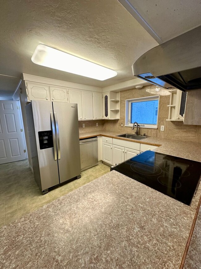 Building Photo - 3 Bedroom Home in Fairbanks for Rent!