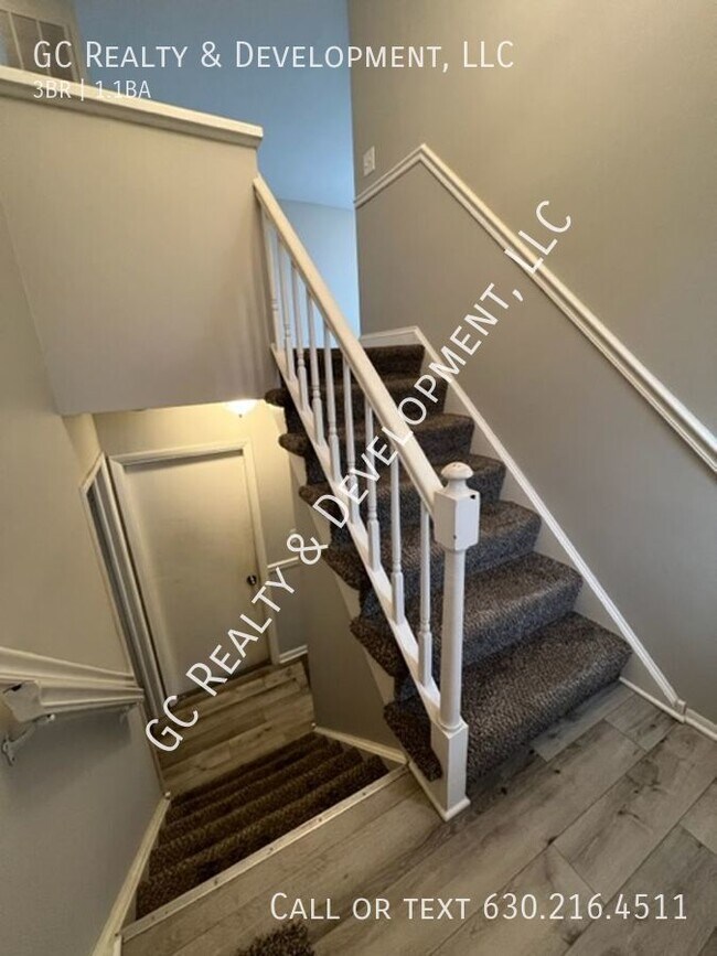 Building Photo - ***BOLINGBROOK LOCATION / 3 BDRM / FINISHE...