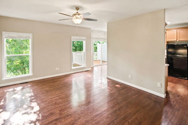 Building Photo - 404 Willott Square Dr