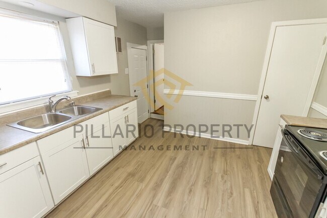 Building Photo - 3 Bed/1 Bath Bungalow near Wes Montgomery ...