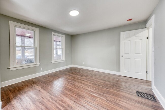 Building Photo - 68 Lewis Ave