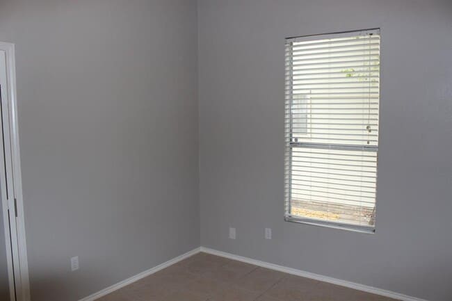 Building Photo - 2208 Quiet Wood Dr