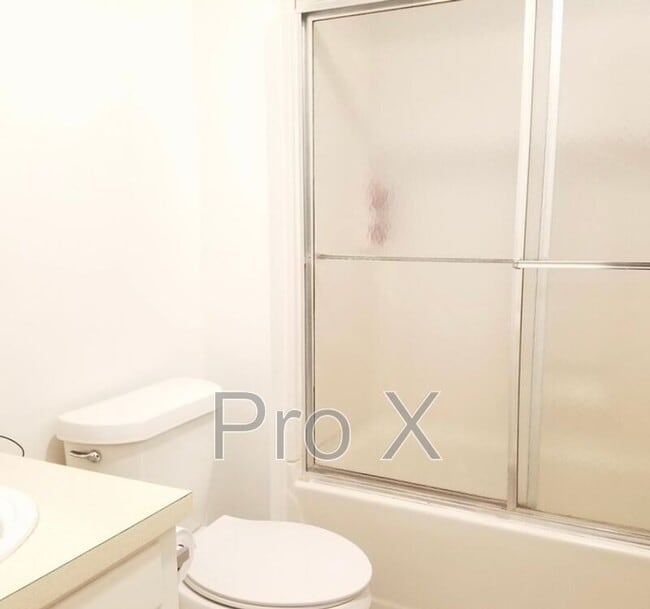 Building Photo - 110 W Lindburg St