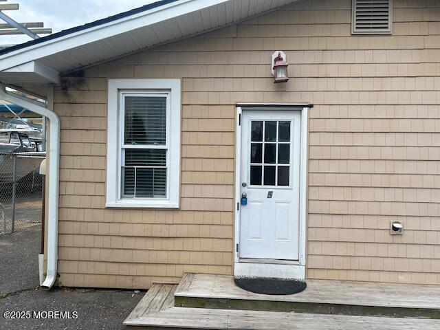 Primary Photo - 24 Bay Ave