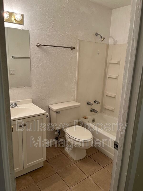 Building Photo - 3127 W Dahlia Dr