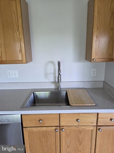 Building Photo - 403 Hupps Hill Ct