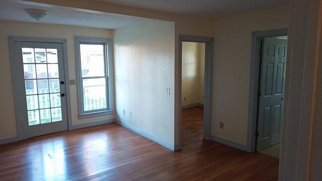 Building Photo - 6+ Bdrm Home Built 1895.  Close In.  With Pastures.