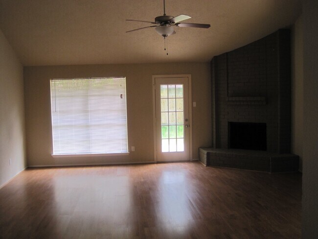 Building Photo - 6822 Harpers Dr