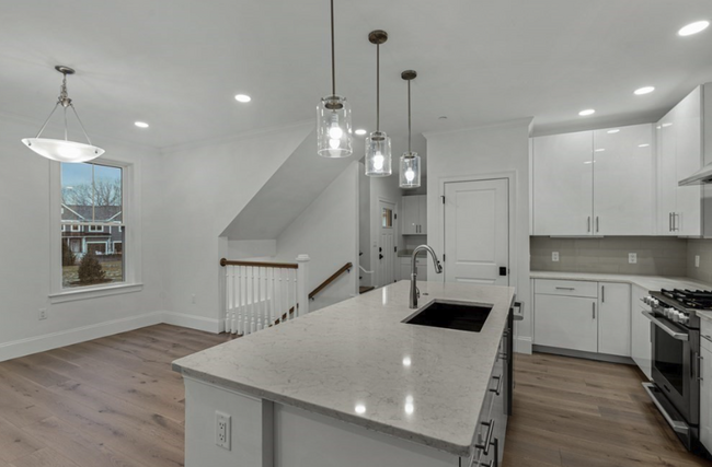 Building Photo - 19 Lily Pond Ln