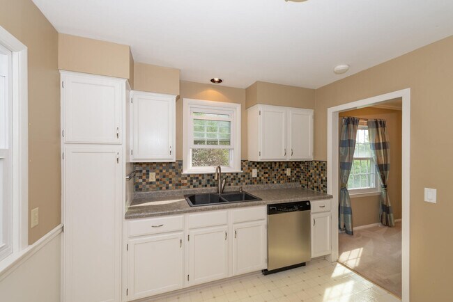 Building Photo - 6825 Xerxes Ave S