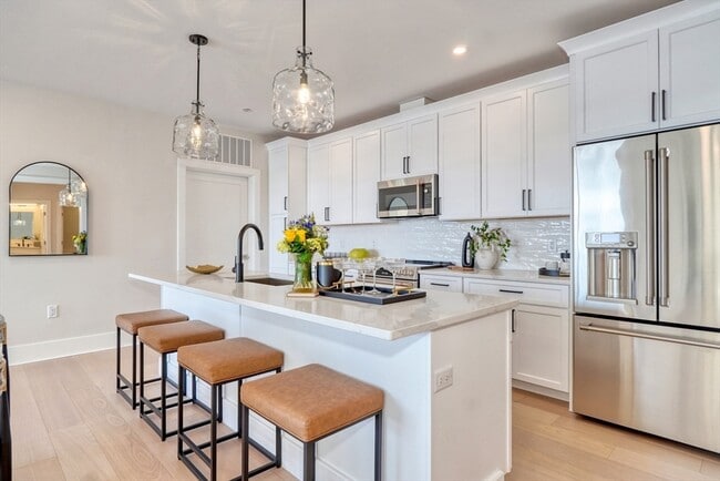 Building Photo - 62 Foundry St