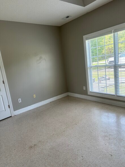 Building Photo - 10435 Wall Triana Hwy