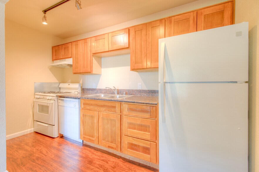 Sunset Village Apartments 1611 Madrone Ave West Sacramento CA 95691