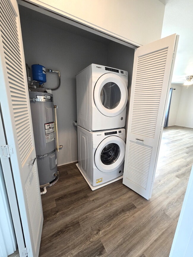 Building Photo - Hoopili Kaikea 2br/1ba with 1-car garage & stall