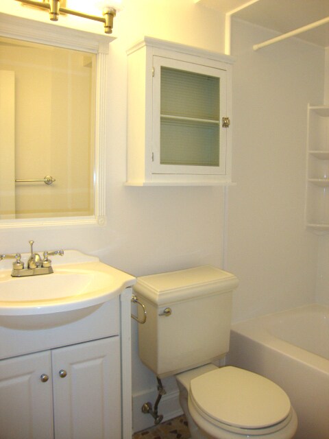 Building Photo - 32 Grove St