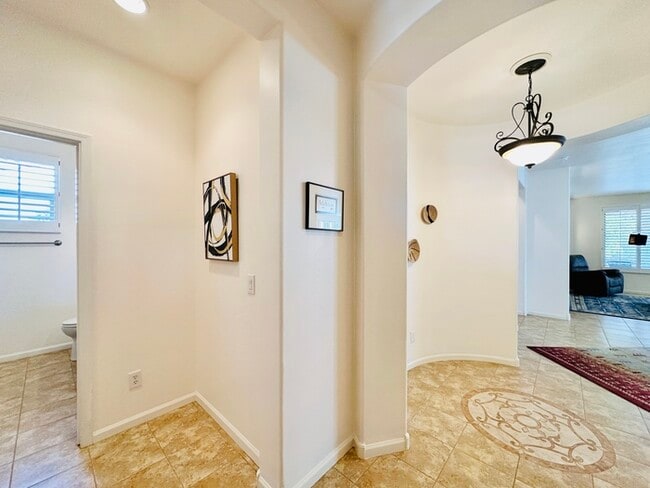 Building Photo - Long Term Fully Furnished 2 Bedroom with D...