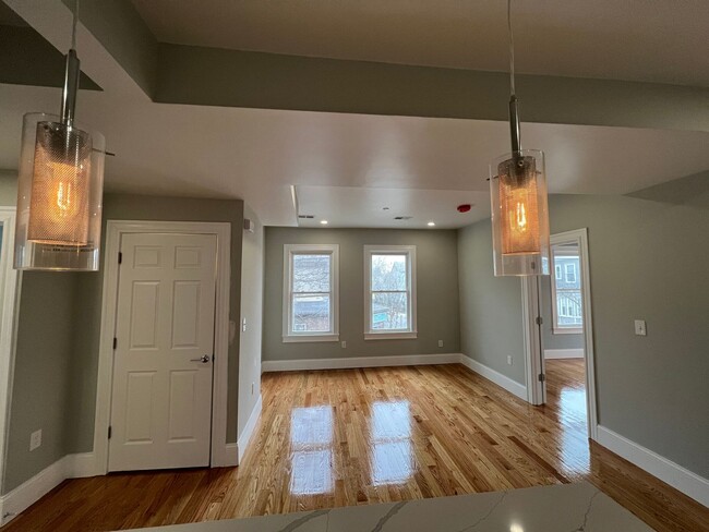 Building Photo - Large 2 Bedrooms Plus a Bonus Room. 2 Full...