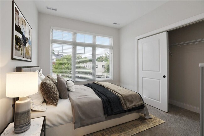 Building Photo - 302 W Clark St