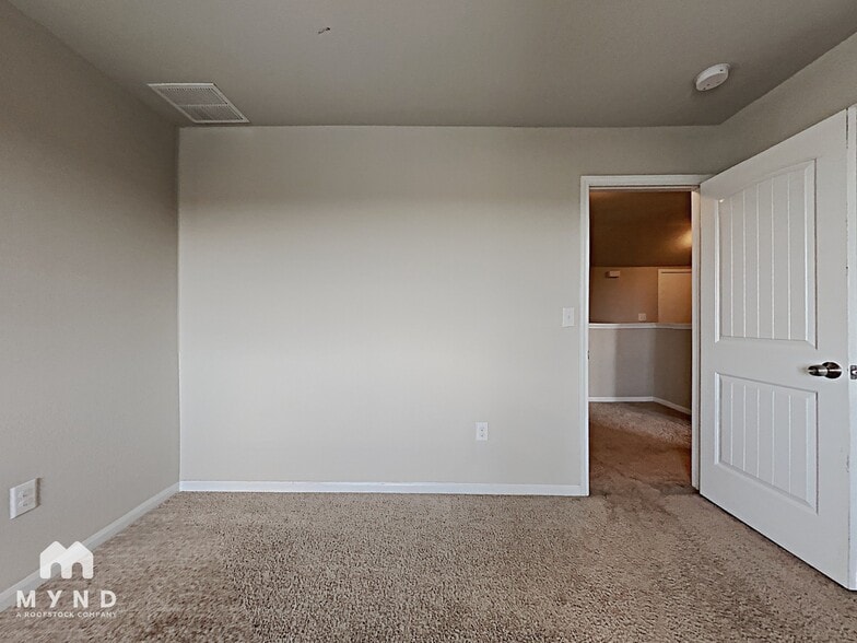 Building Photo - 717 Pinnacle Dr