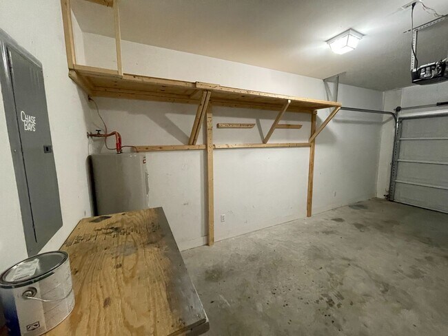 Building Photo - Eagle Landing