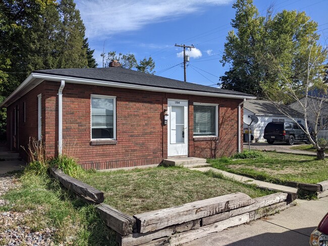 Primary Photo - Cozy single family house near Washington M...