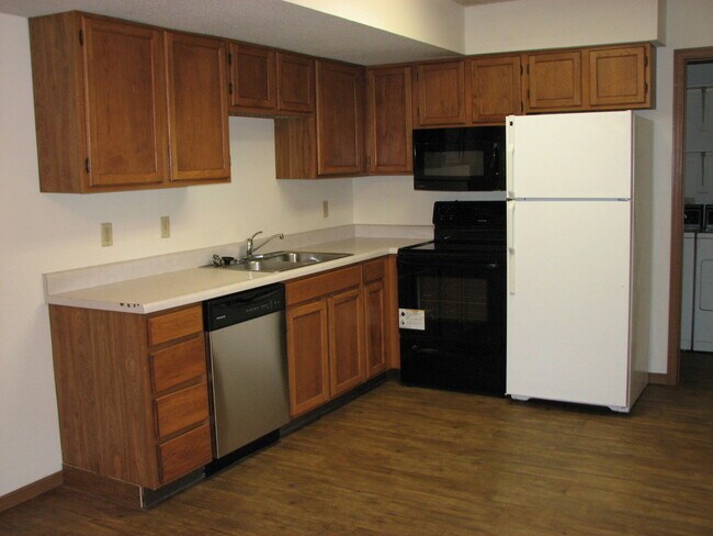 Building Photo - 3BR/2BA on EAST CAMPUS!
