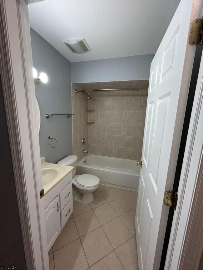 Building Photo - 150 Orange St