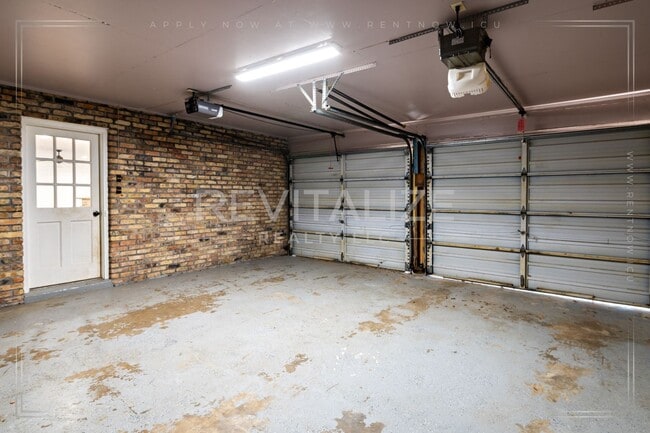 Building Photo - Spacious Brick Home in West Mobile!
