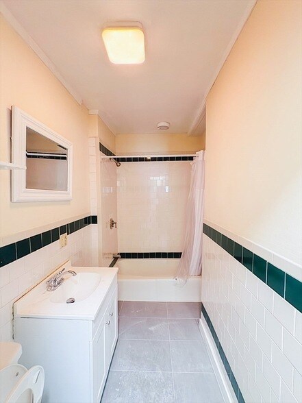 Building Photo - 513 Washington St